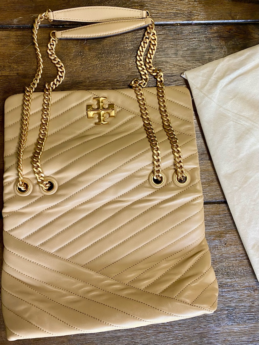 Tory Burch Beige Quilted Leather Shoulder Bag with Gold Chain - Picture 8 of 12